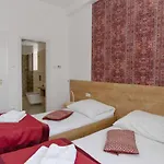 Oazis Panzio فندق مبيت وإفطار 4*