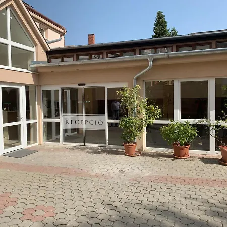 Oda ve Kahvaltı Oazis Panzio Kanije