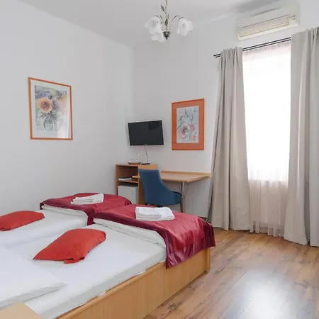 Frühstückspension Oazis Panzio 4*