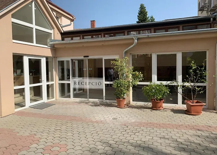 Oda ve Kahvaltı Oazis Panzio Kanije