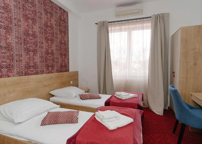 Oda ve Kahvaltı Oazis Panzio 4*