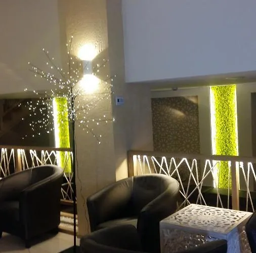 Oda ve Kahvaltı Oazis Panzio 4*