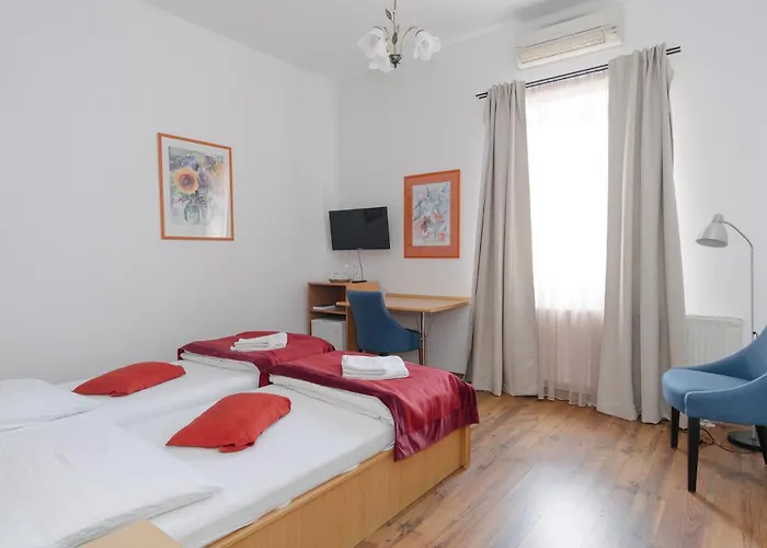 Oda ve Kahvaltı Oazis Panzio 4*